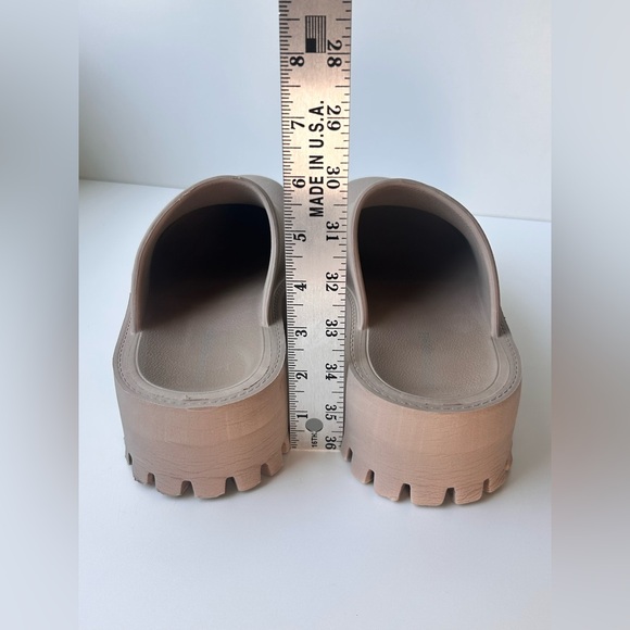 Free People Jeffrey Campbell Lug Sole Platform Clogs Size 9 Tan Beige - Picture 3 of 7